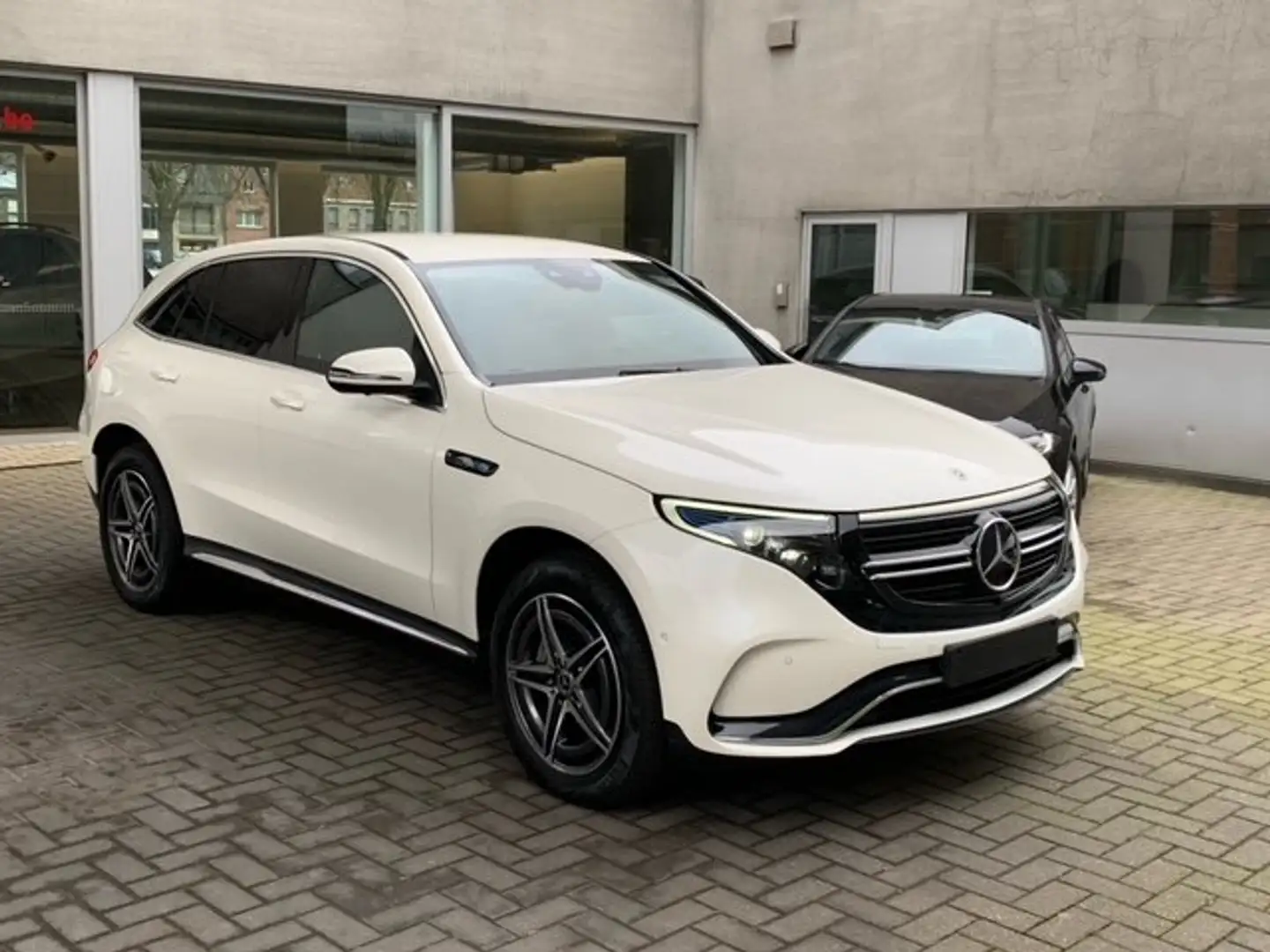 Mercedes-Benz EQC 400 80 kWh 4-Ma Business Solut. AMG Wit - 2