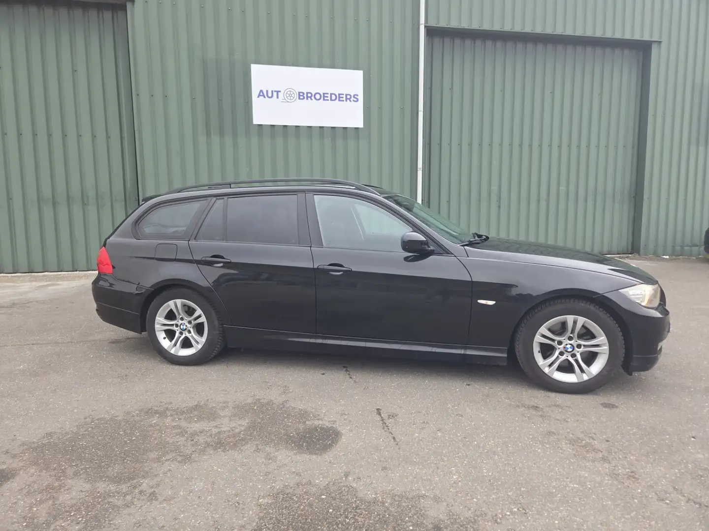BMW 320 3-serie Touring 320i Business Line - AUTOMAAT - GO Schwarz - 2