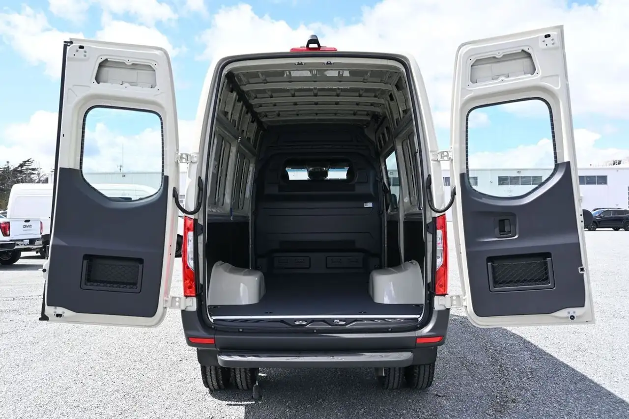 Mercedes-Benz Sprinter снимка Mercedes-Benz Sprinter