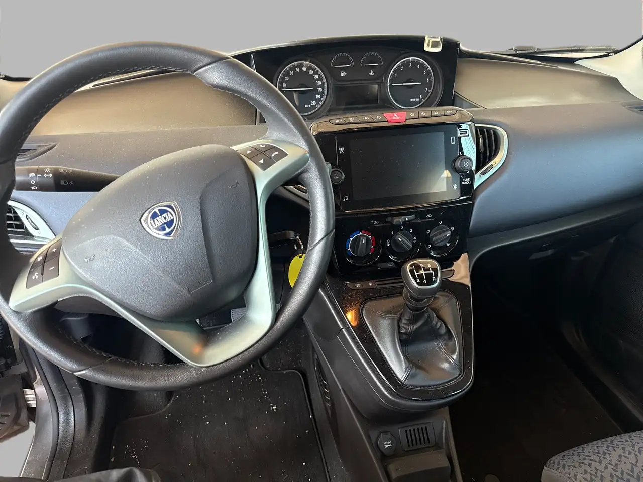 Lancia Ypsilon 2024 — фото 9