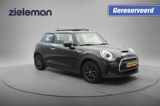MINI Cooper Electric Essential 33 kWh - Panorama, Carplay, Cam