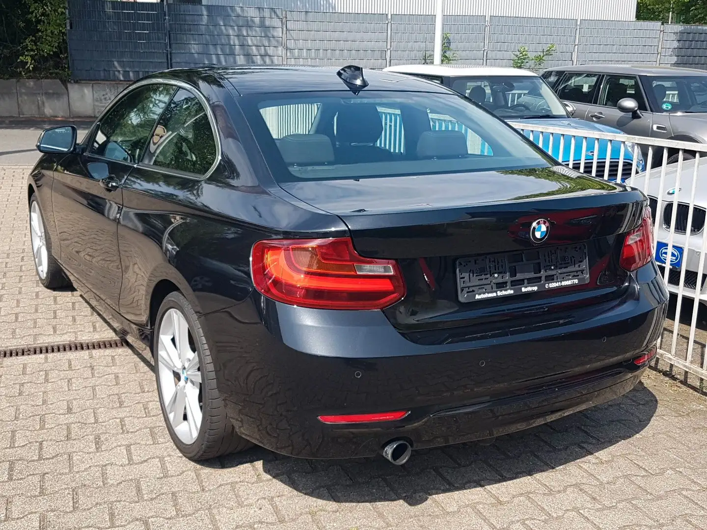 BMW 218 i Coupé Sport Line 18"Alu AHK Sitzheizg. PDC Schwarz - 2