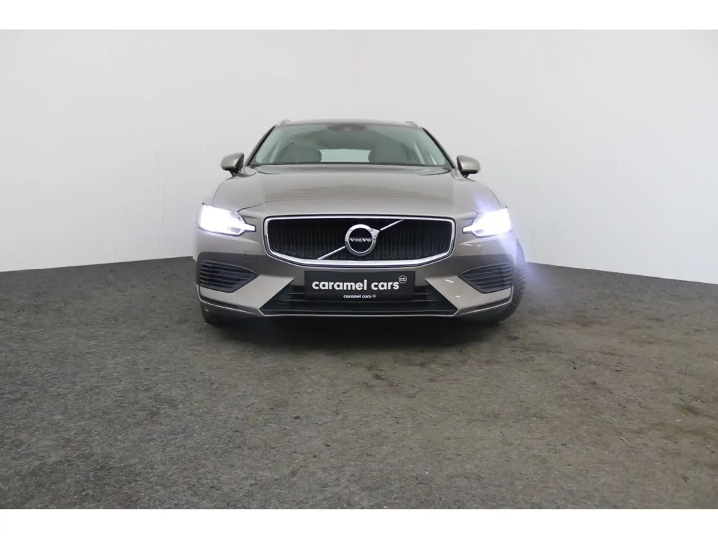 Volvo V60 T6 RECHARGE AWD *BTW AFTREKBAAR*GOOGLE MAPS*CARPLA Béžová - 2