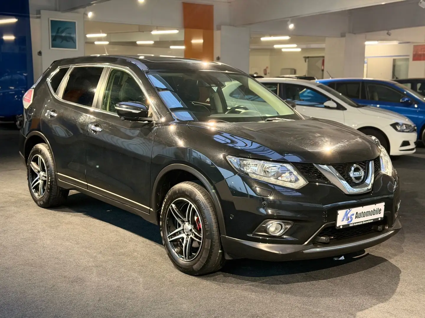 Nissan X-Trail 1.6*AUTOM.*PANOR.*NAVI*AHK*TEMPO* Schwarz - 1
