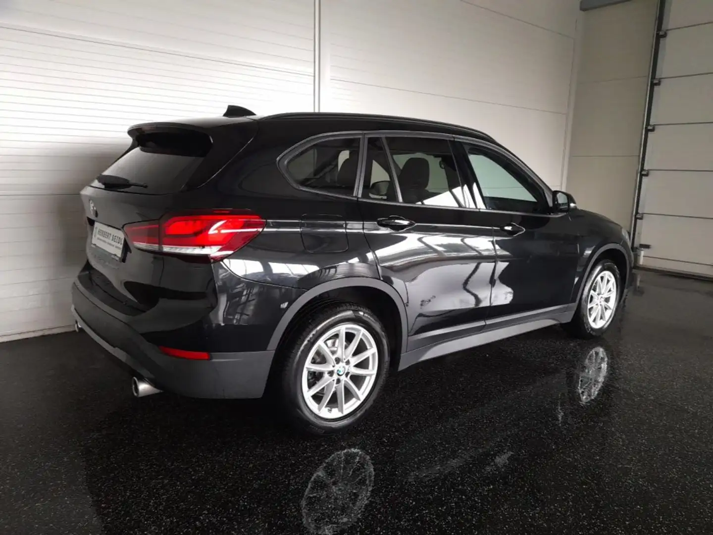 BMW X1 ADVANTAGE sDrive18d Aut. Schwarz - 2