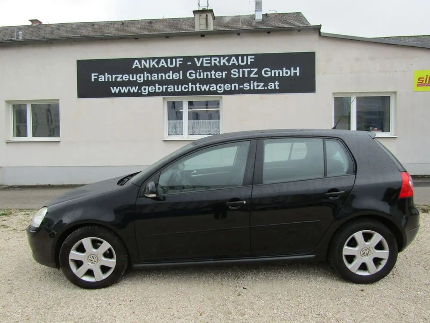 Volkswagen Golf Trendline Negro - 2