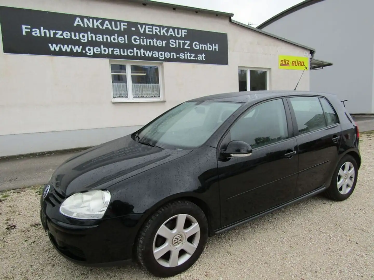 Volkswagen Golf Trendline Negro - 1
