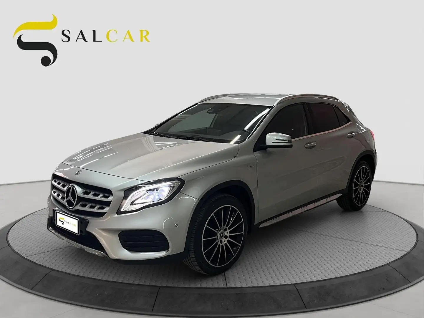 Mercedes-Benz GLA 180 d Premium auto 2017 Argento - 1
