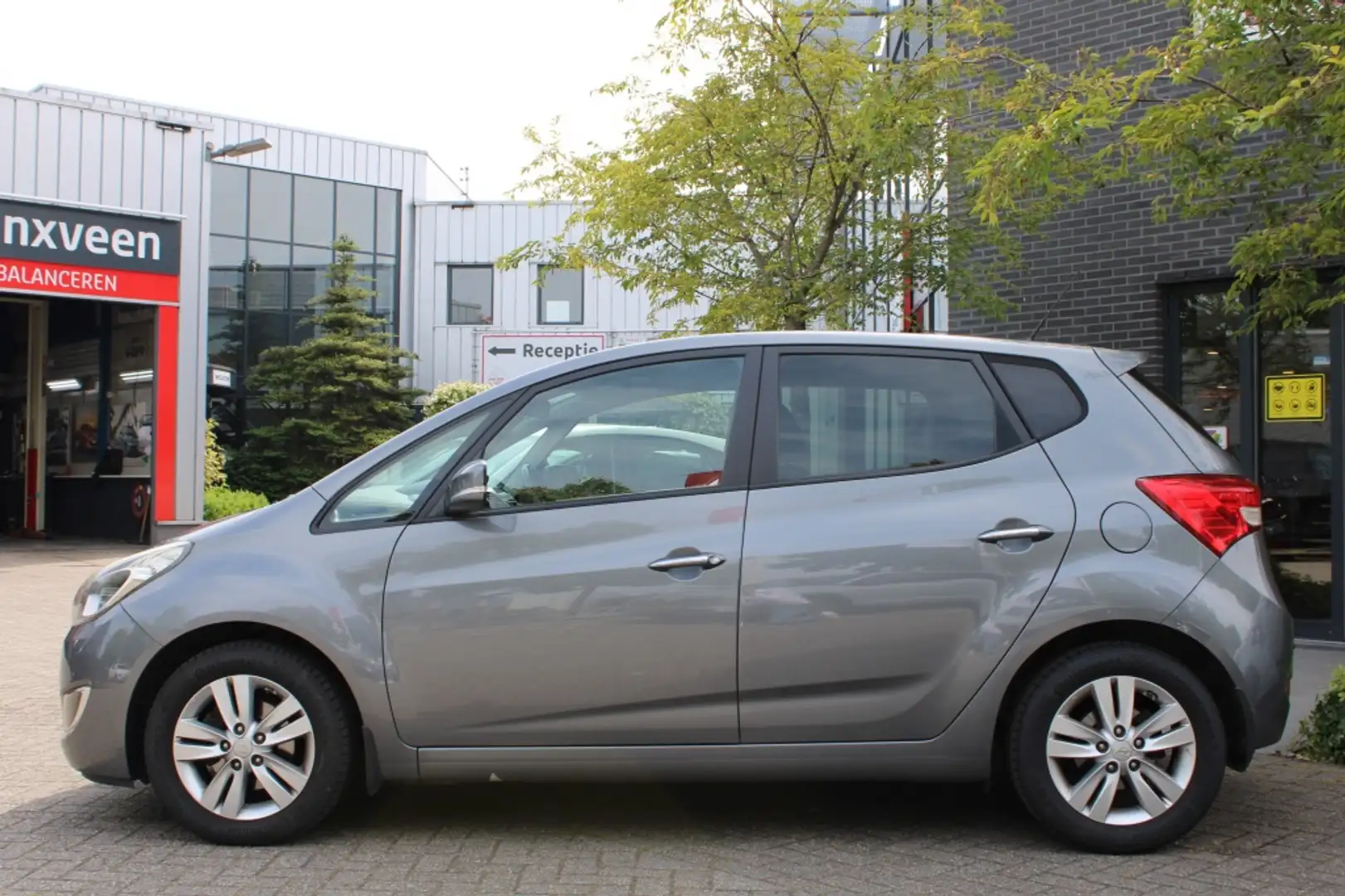 Hyundai iX20 1.6i i-Vision Automaat Navi/Cam/Pdc/Bluetooth "RIJ Grijs - 2