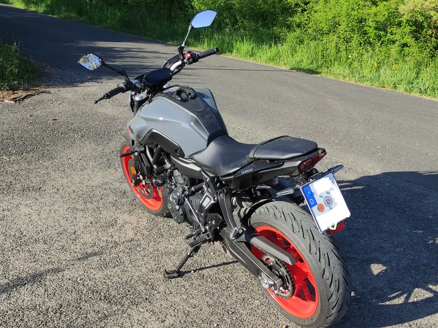 Yamaha MT-07 Plateado - 2