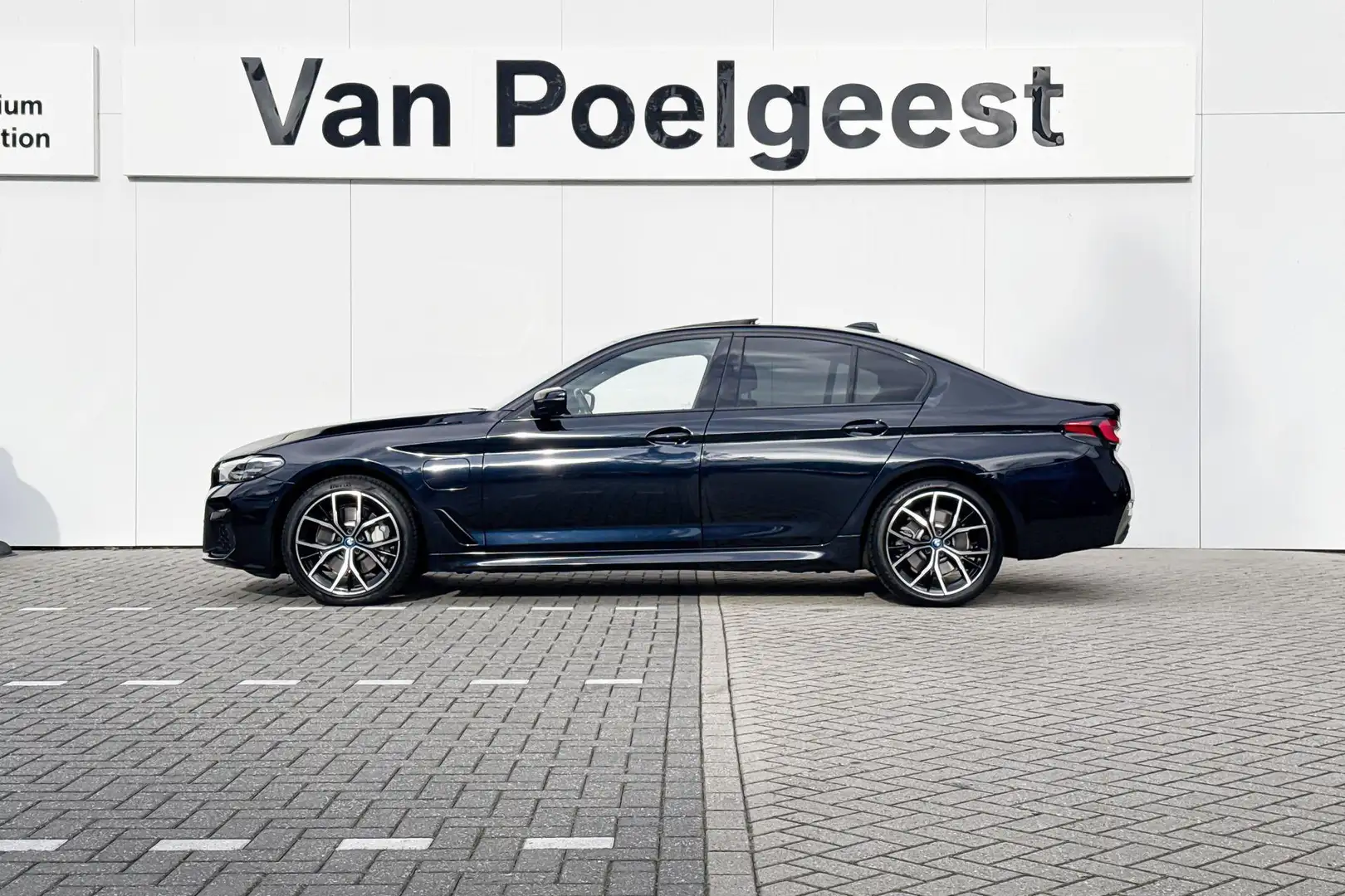 BMW 530 5 Serie Sedan 530e High Executive | M Sport | Pano Noir - 2