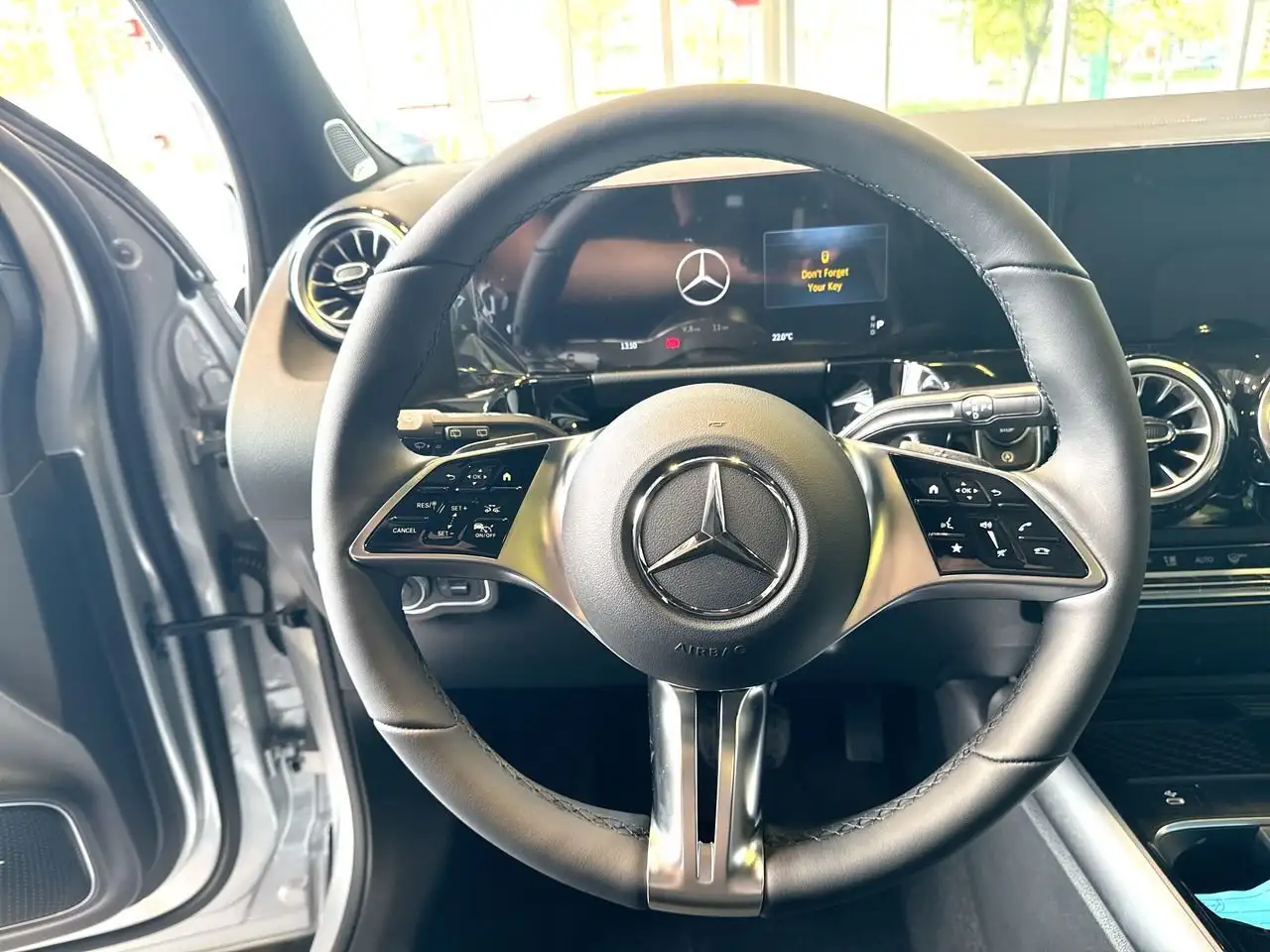Mercedes-Benz GLA снимка Mercedes-Benz GLA