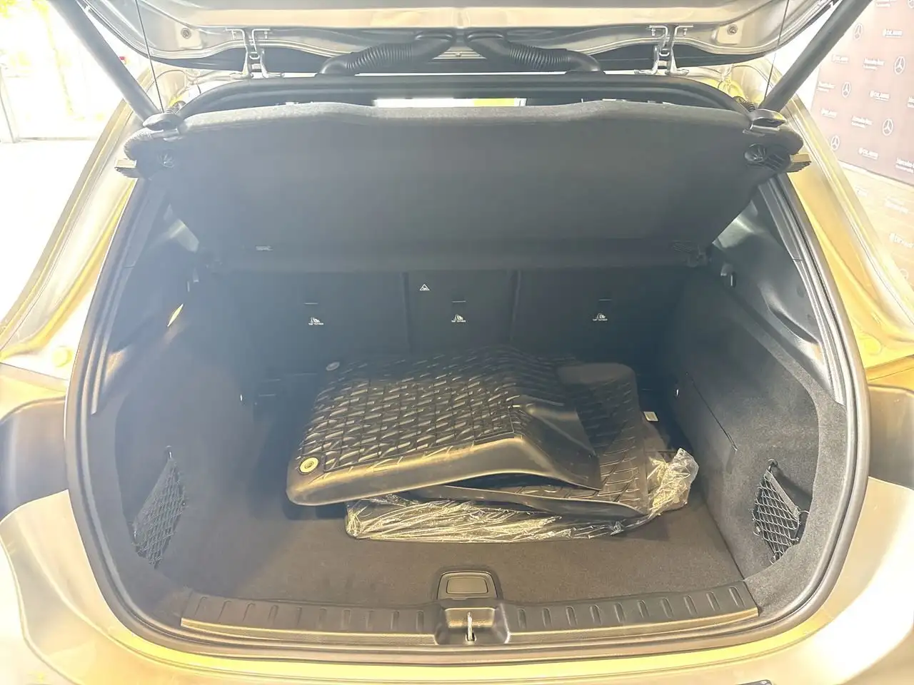 Mercedes-Benz GLA снимка Mercedes-Benz GLA
