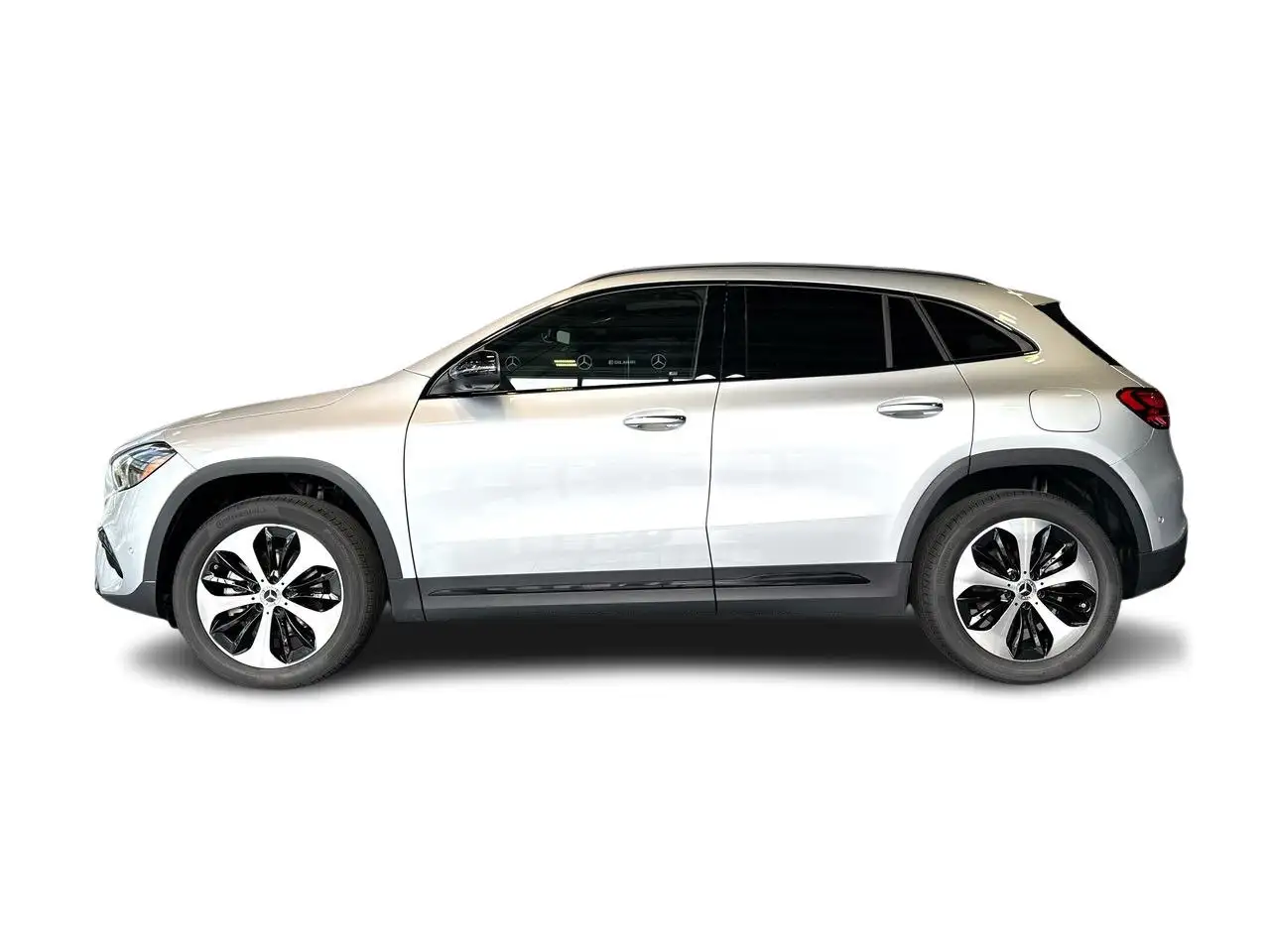 Mercedes-Benz GLA снимка Mercedes-Benz GLA