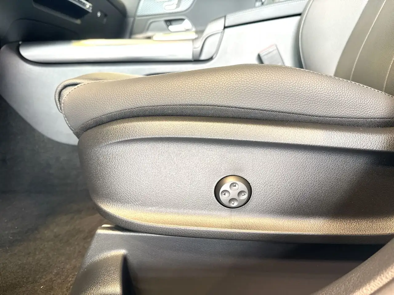 Mercedes-Benz GLA снимка Mercedes-Benz GLA