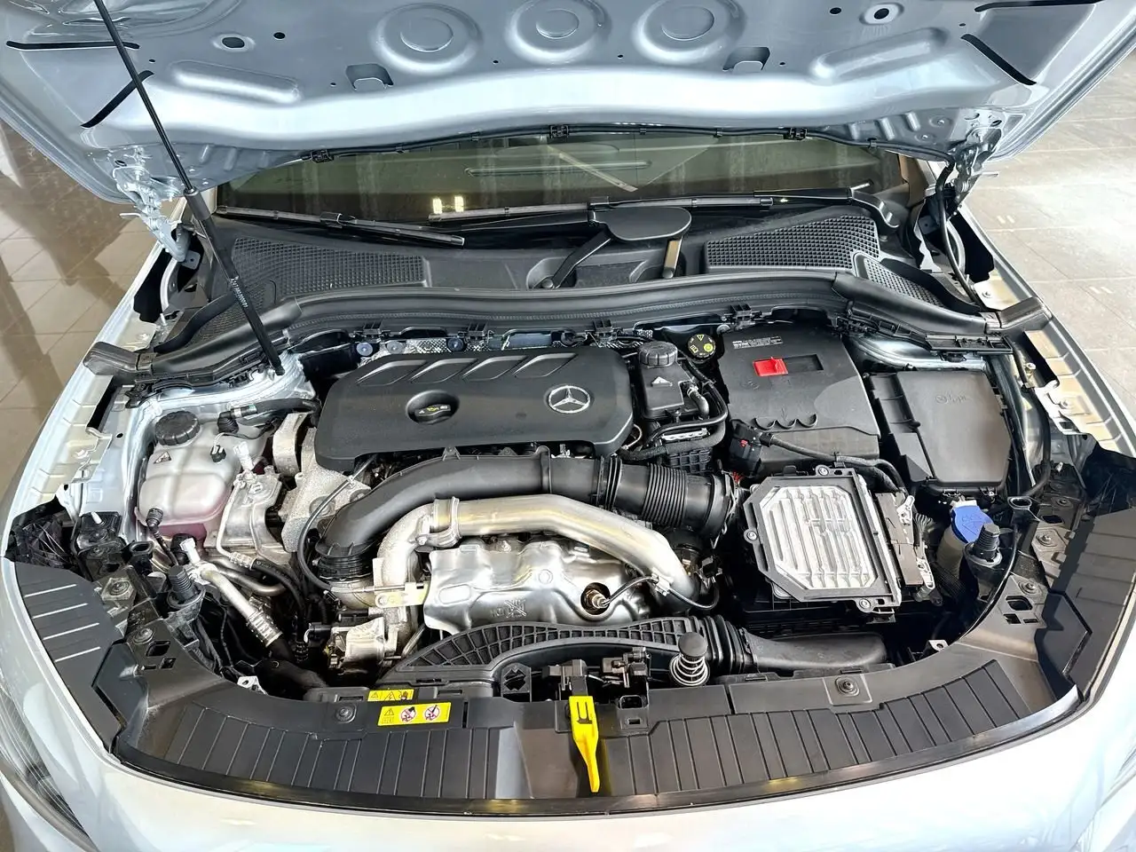 Mercedes-Benz GLA снимка Mercedes-Benz GLA