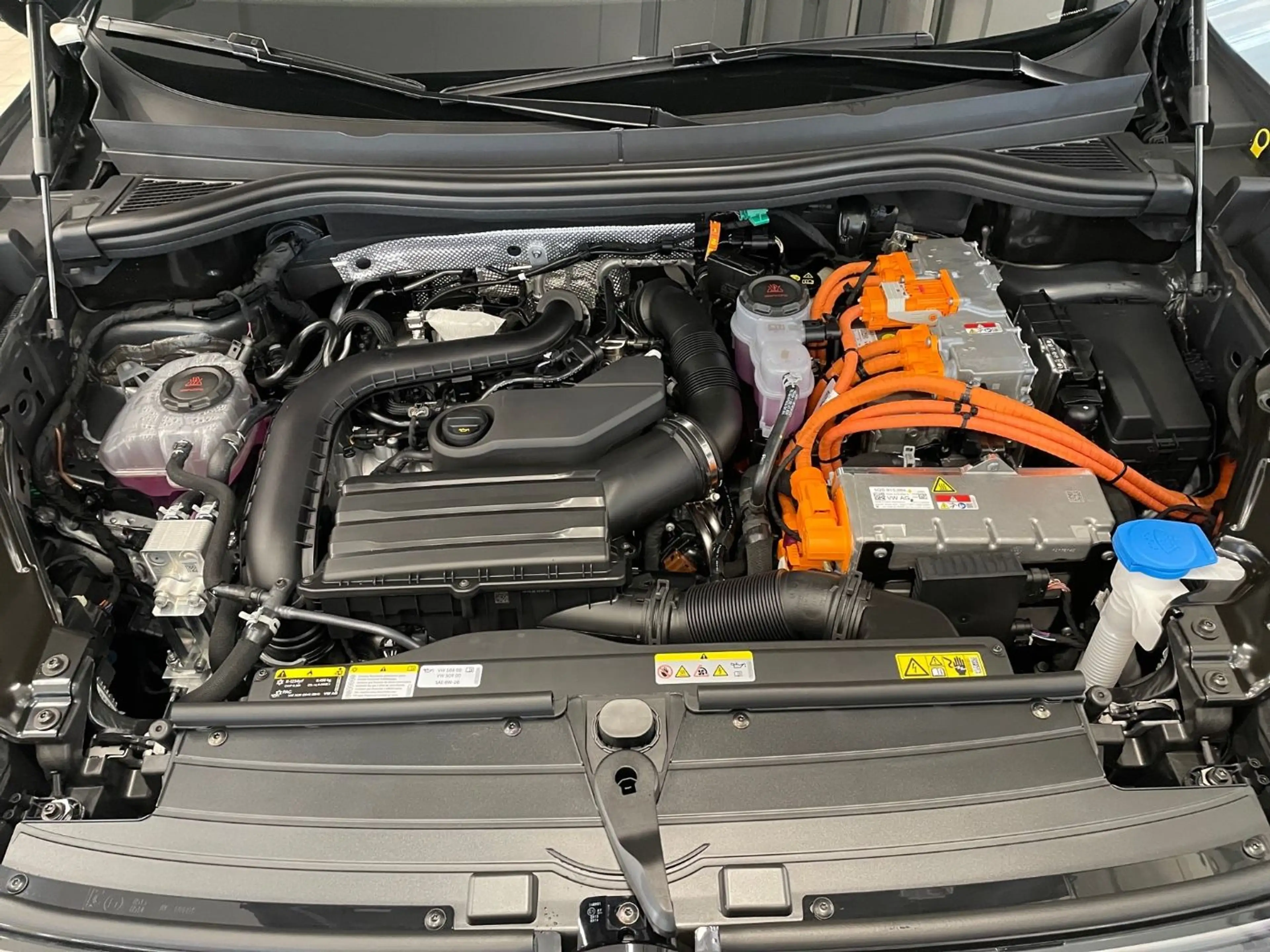 Volkswagen Tiguan 1.5 TSI eHybrid Energy *AHK*NAVI*KAMERA* — photo 9