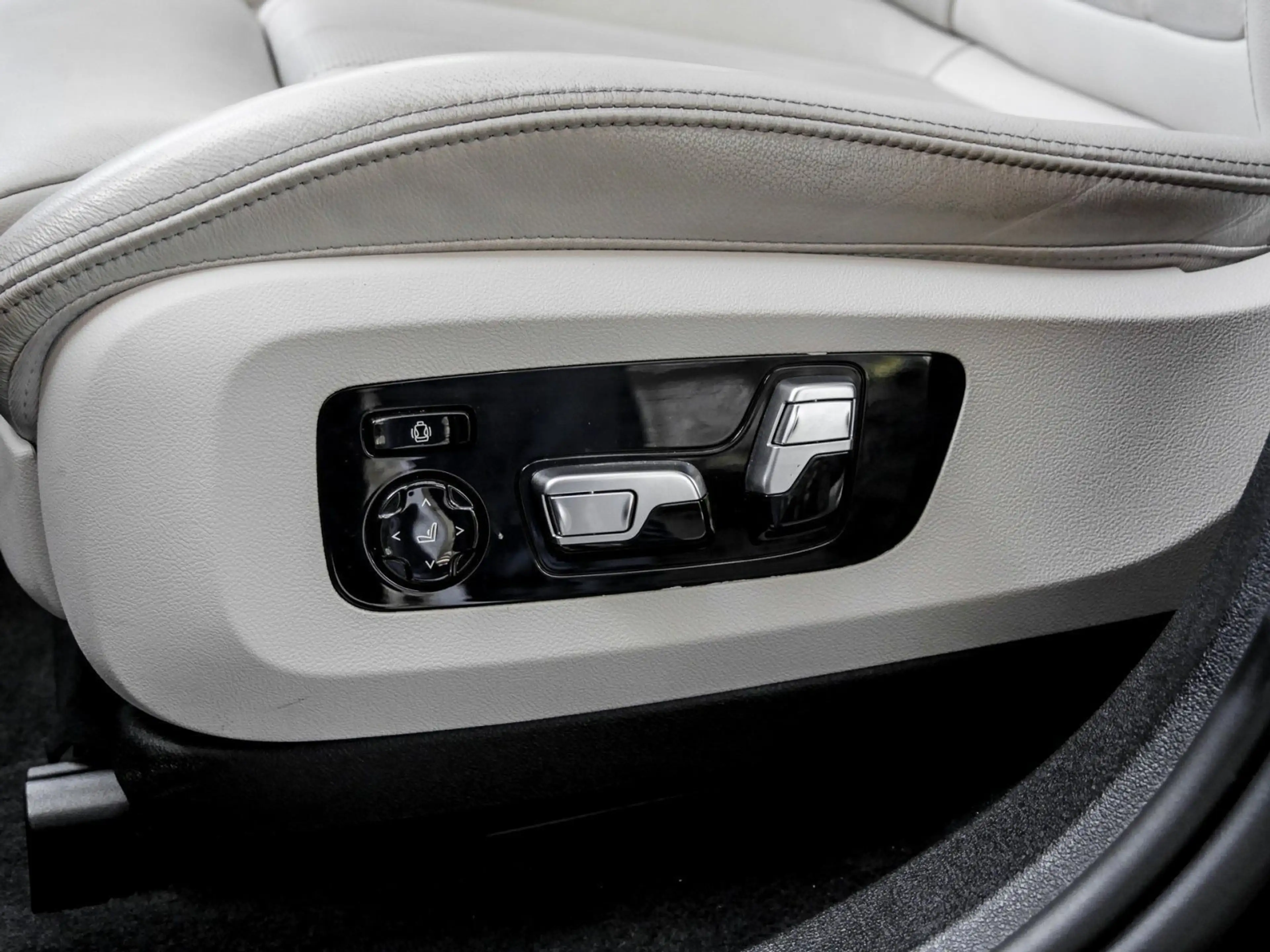 BMW X6 xDrive30d M Sport HUD ACC AHK NAVI LED Laser — photo 12