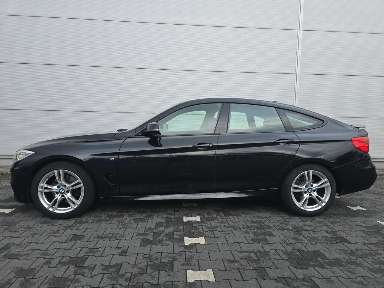 BMW 328I GRAN TURISMO M SPORT 245ch - CUIR DAKOTA - GPS - SIÈGES CHAUFFANTS - PDC AVANT/ARRIÈRE - SUSPENSION SPORT