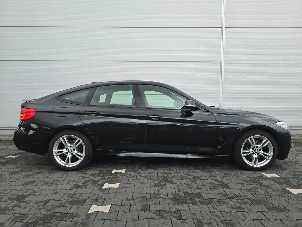 BMW 328I GRAN TURISMO M SPORT 245ch - CUIR DAKOTA - GPS - SIÈGES CHAUFFANTS - PDC AVANT/ARRIÈRE - SUSPENSION SPORT