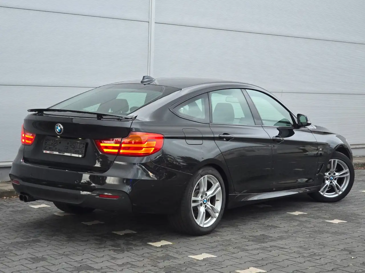 BMW 328I GRAN TURISMO M SPORT 245ch - CUIR DAKOTA - GPS - SIÈGES CHAUFFANTS - PDC AVANT/ARRIÈRE - SUSPENSION SPORT