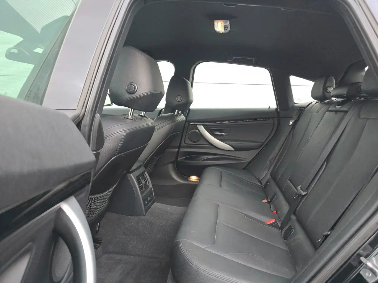 BMW 328I GRAN TURISMO M SPORT 245ch - CUIR DAKOTA - GPS - SIÈGES CHAUFFANTS - PDC AVANT/ARRIÈRE - SUSPENSION SPORT