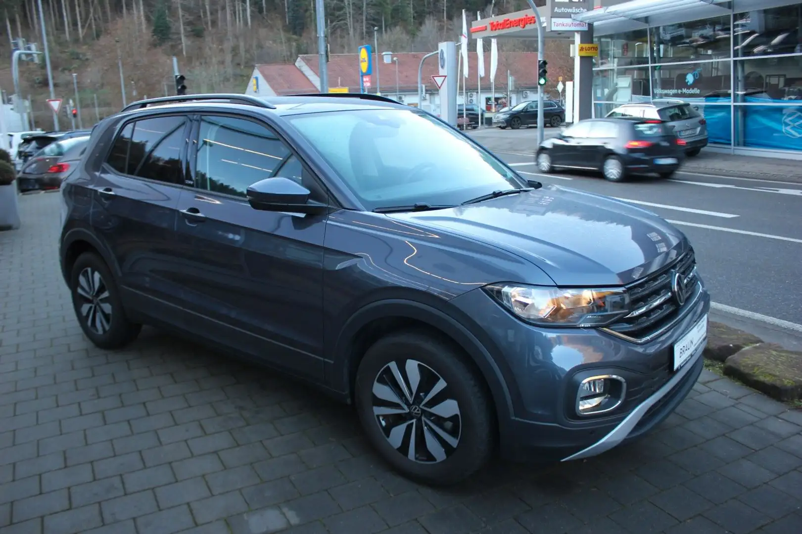 Volkswagen T-Cross Move 1.0 TSI Navi,PDC,SHZ,ACC Grau - 2