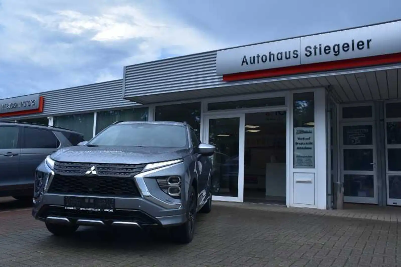 Mitsubishi Eclipse Cross Plug-in Hybrid PLUS Select -Paket Grau - 1