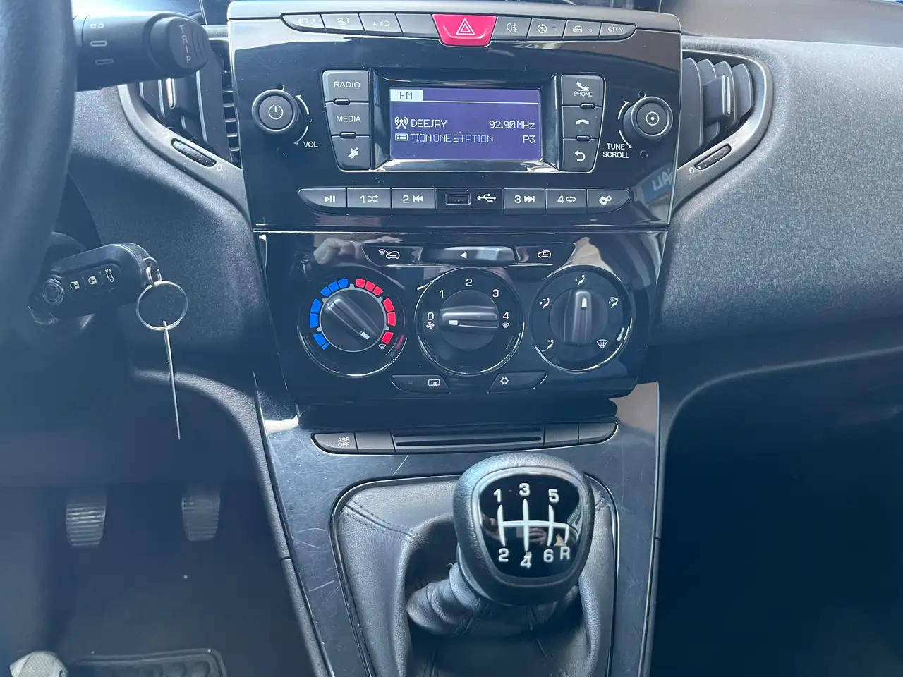 Lancia Ypsilon 2022 — фото 15