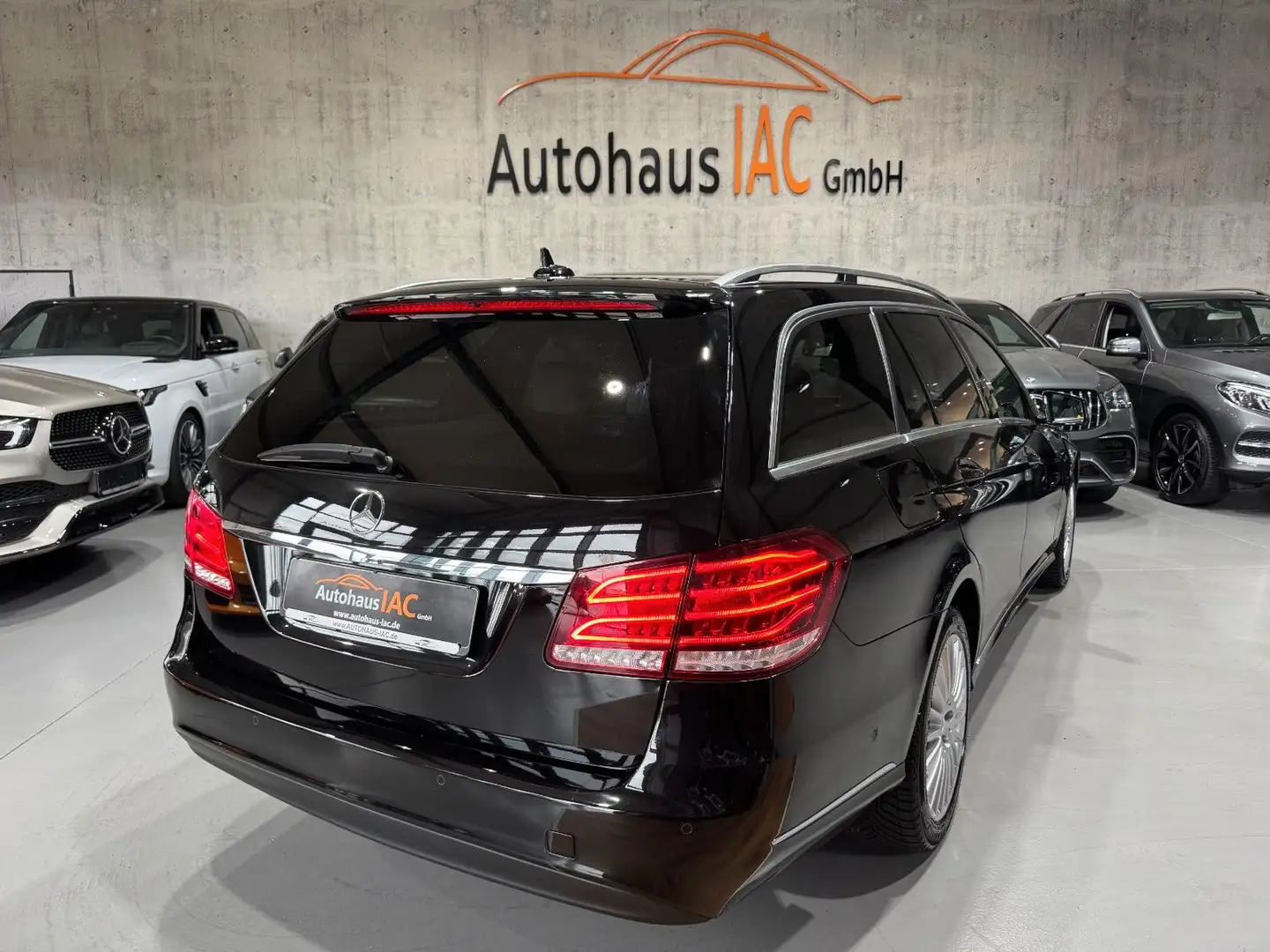 Mercedes-Benz E 200 /T-Modell/CGI/BlueEfficiency/NAVI/SHZ/ Black - 2