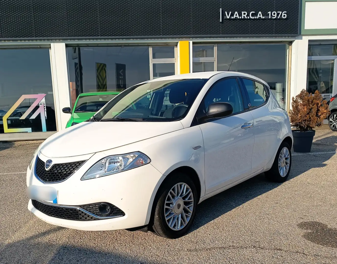 Lancia Ypsilon Ypsilon III 2015 1.2 Gold ecochic Gpl 69cv my16 Weiß - 1