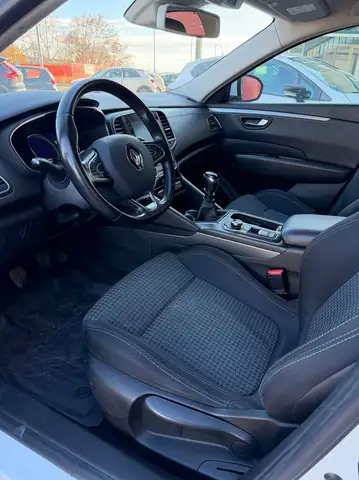 Renault Talisman view 9