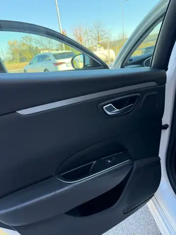 Renault Talisman view 14