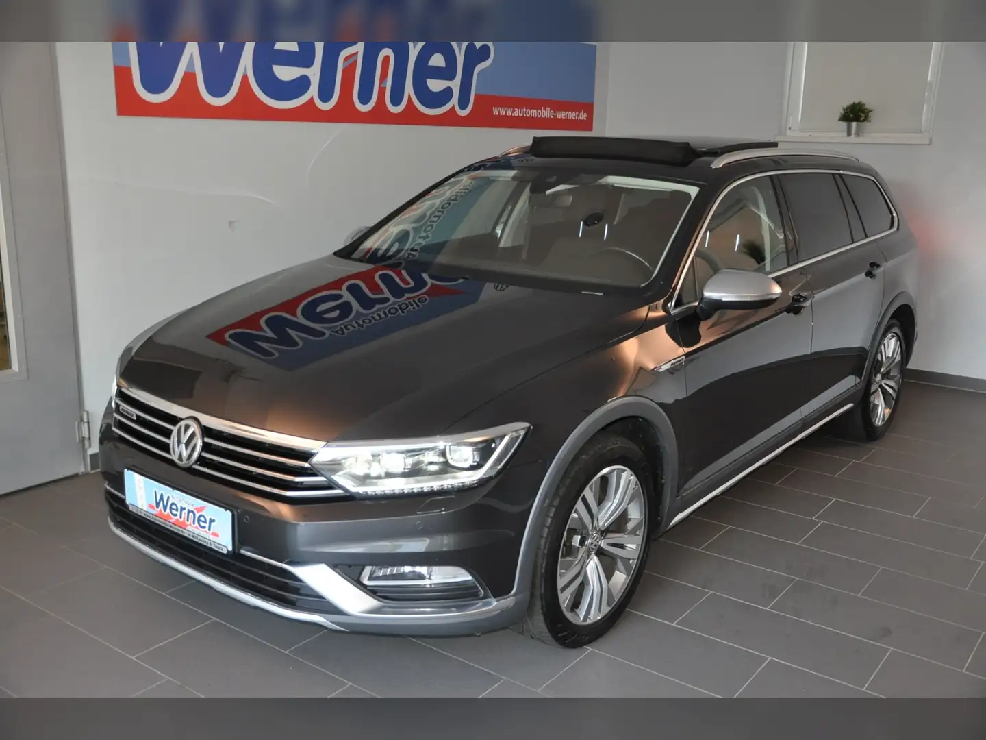 Volkswagen Passat Variant Alltrack 2.0TDI Allrad AHK PanoDach Grijs - 2