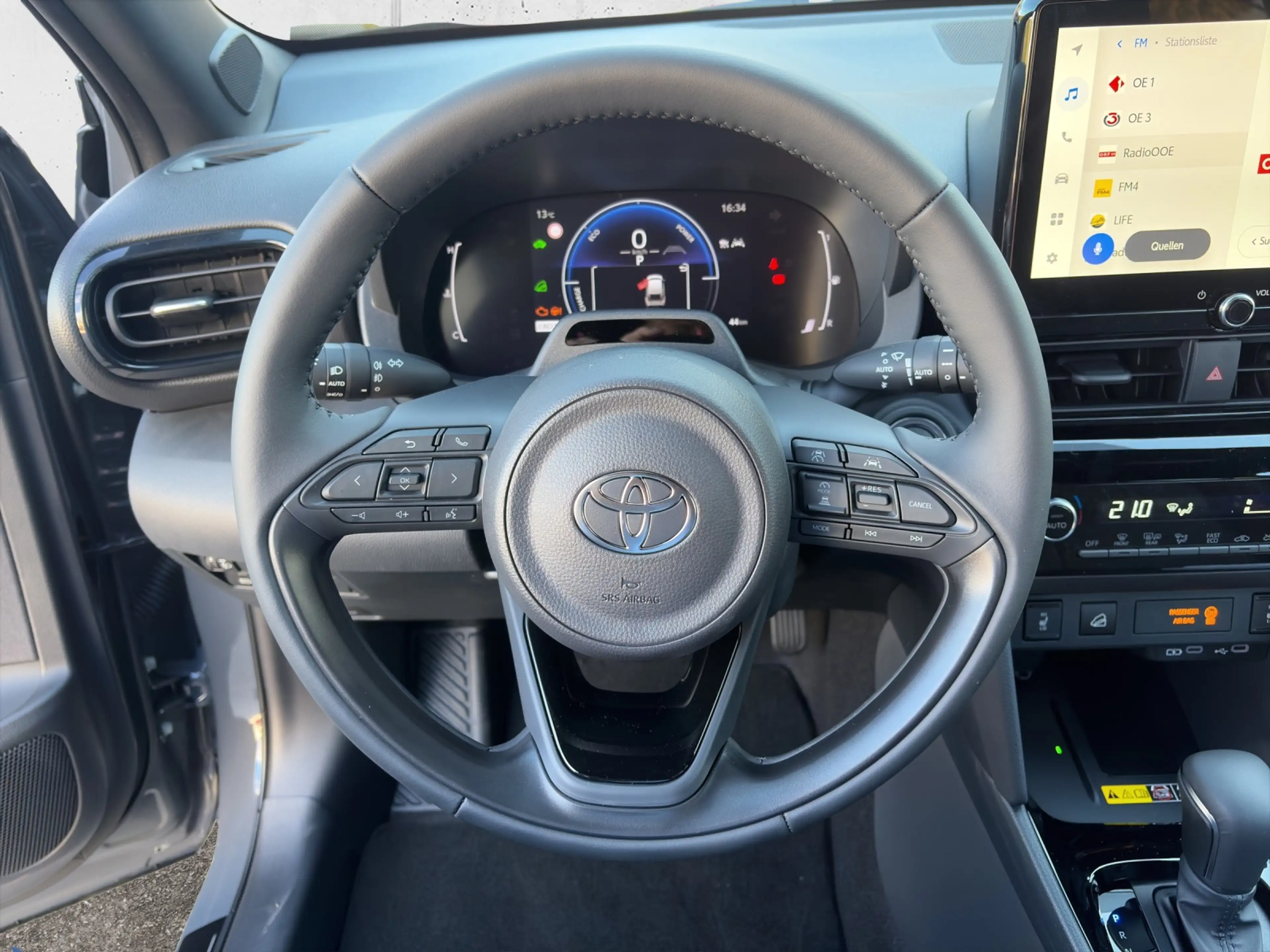 Toyota Yaris Cross HYBRID AWD Teamplayer 5t. — photo 11