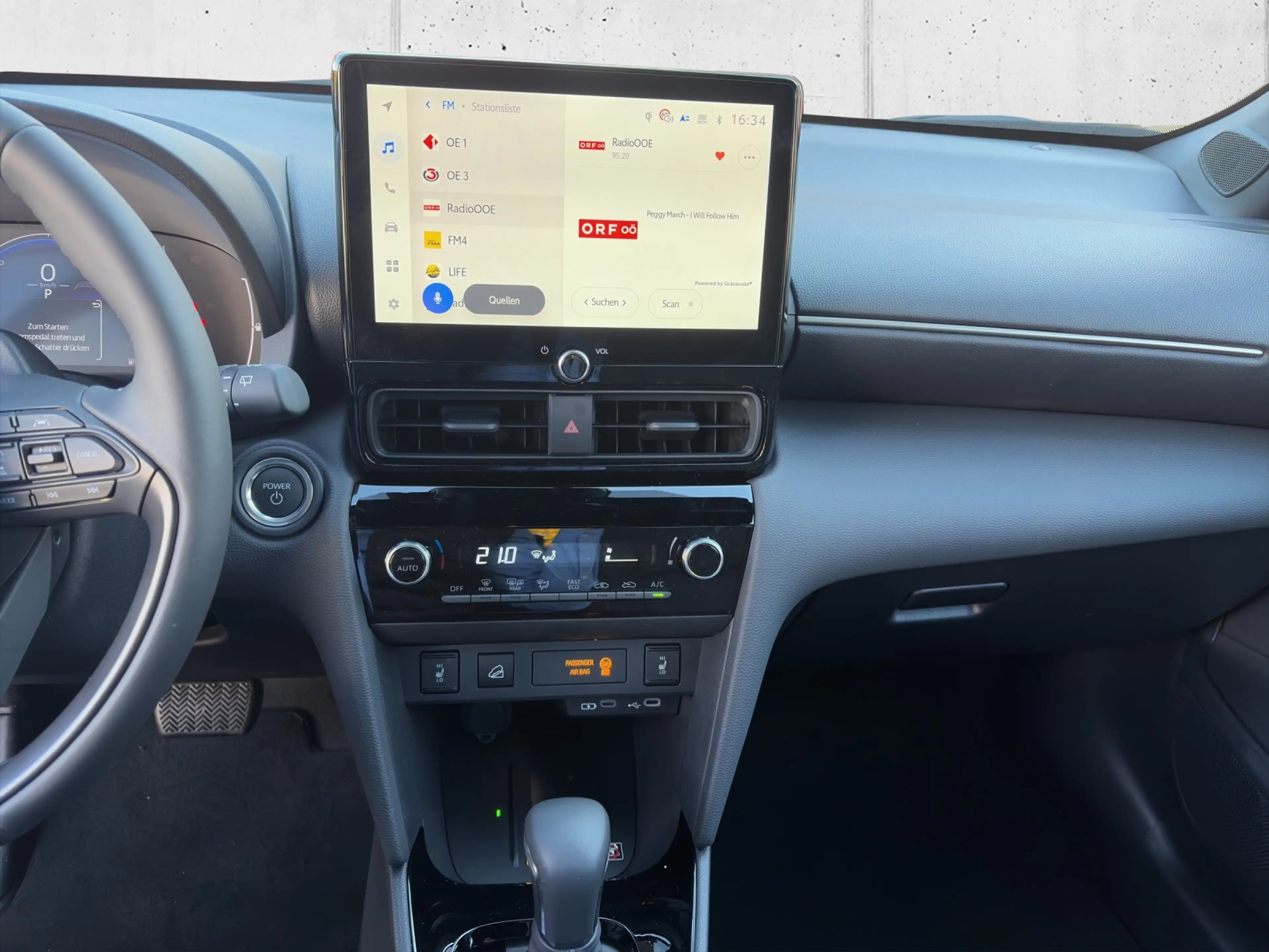 Toyota Yaris Cross HYBRID AWD Teamplayer 5t. — photo 10
