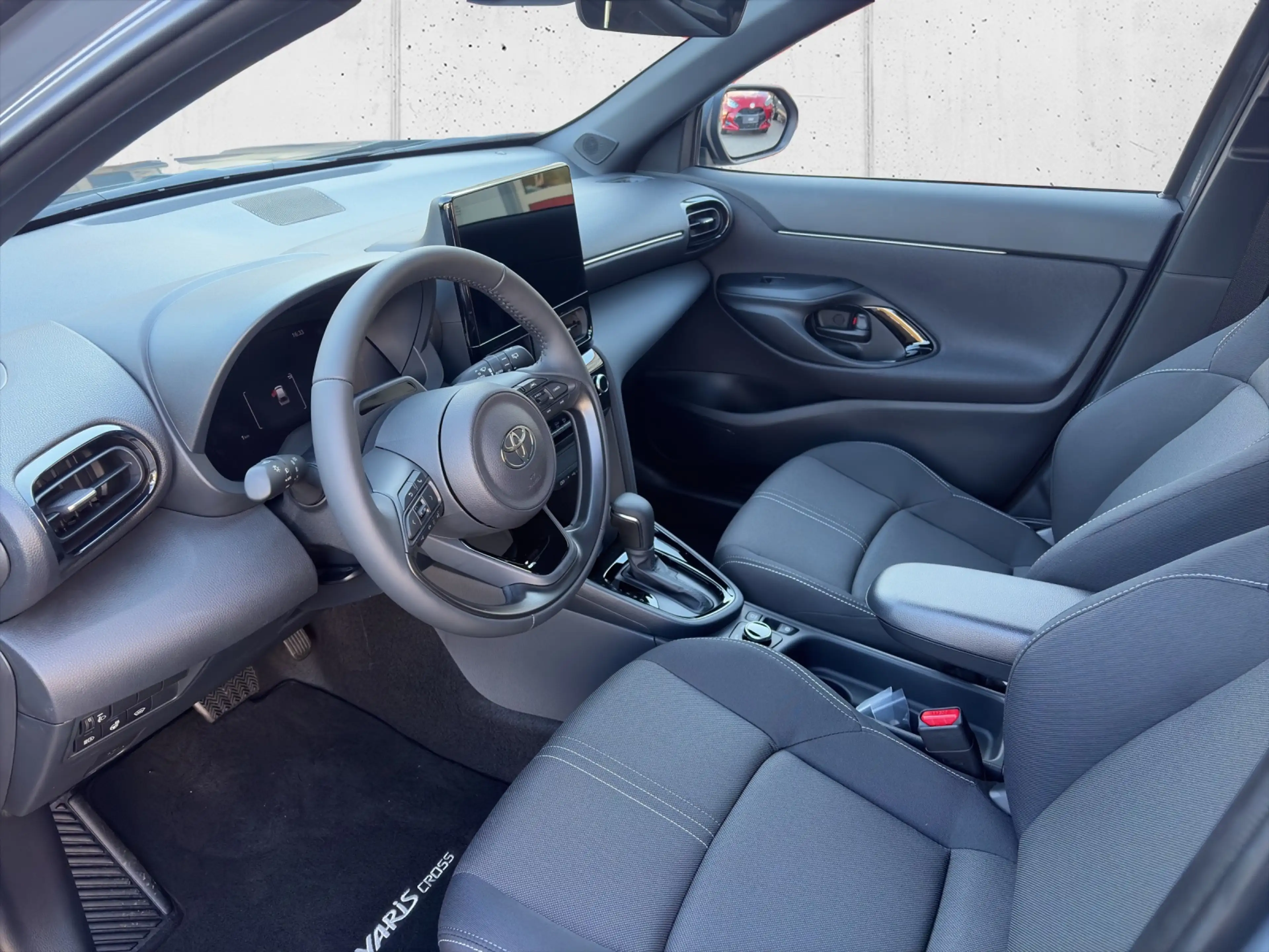 Toyota Yaris Cross HYBRID AWD Teamplayer 5t. — photo 7