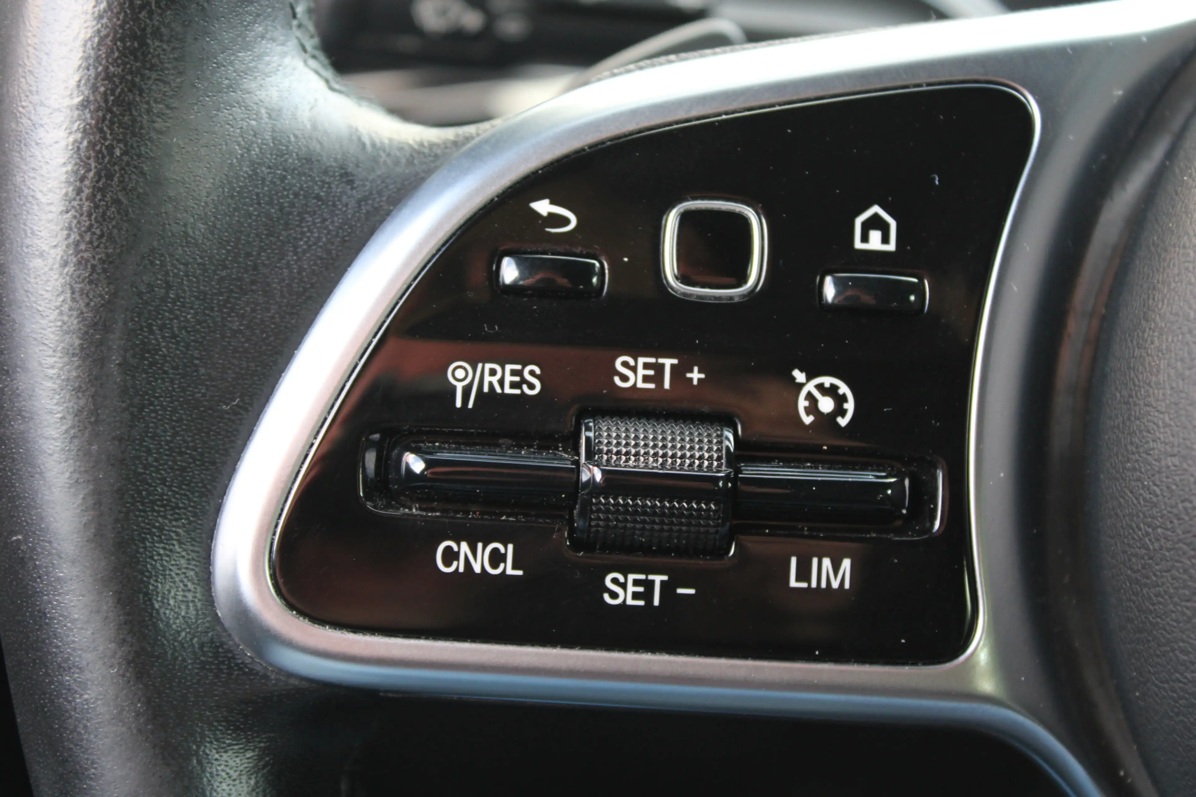Mercedes-Benz CLA 180 Shooting Brake Business Solution — photo 11