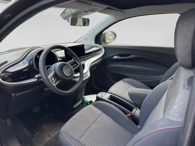 Fiat 500e view 8