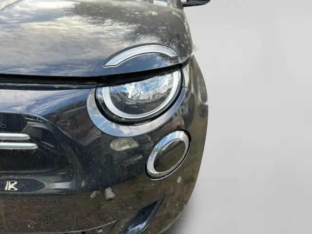 Fiat 500e view 6