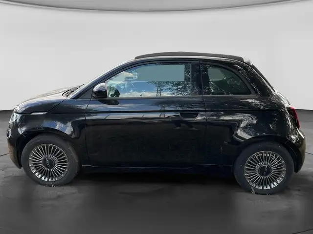 Fiat 500e view 3