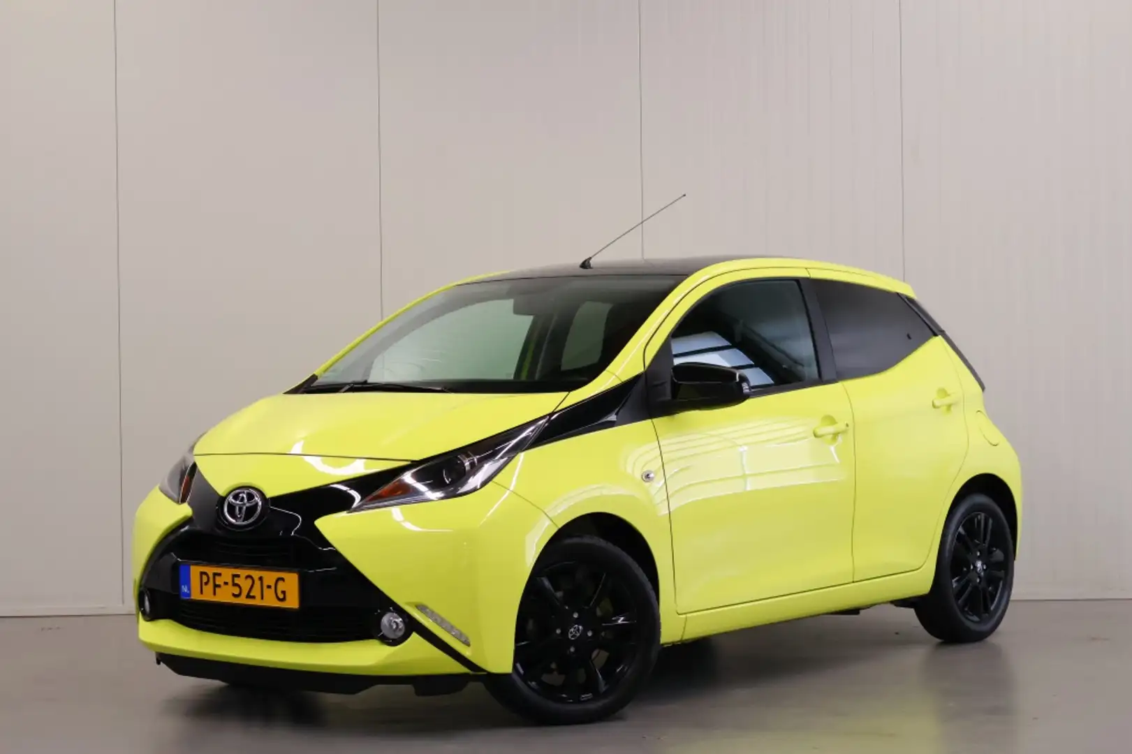 Toyota Aygo 1.0 VVT-i x-cite Jaune - 1