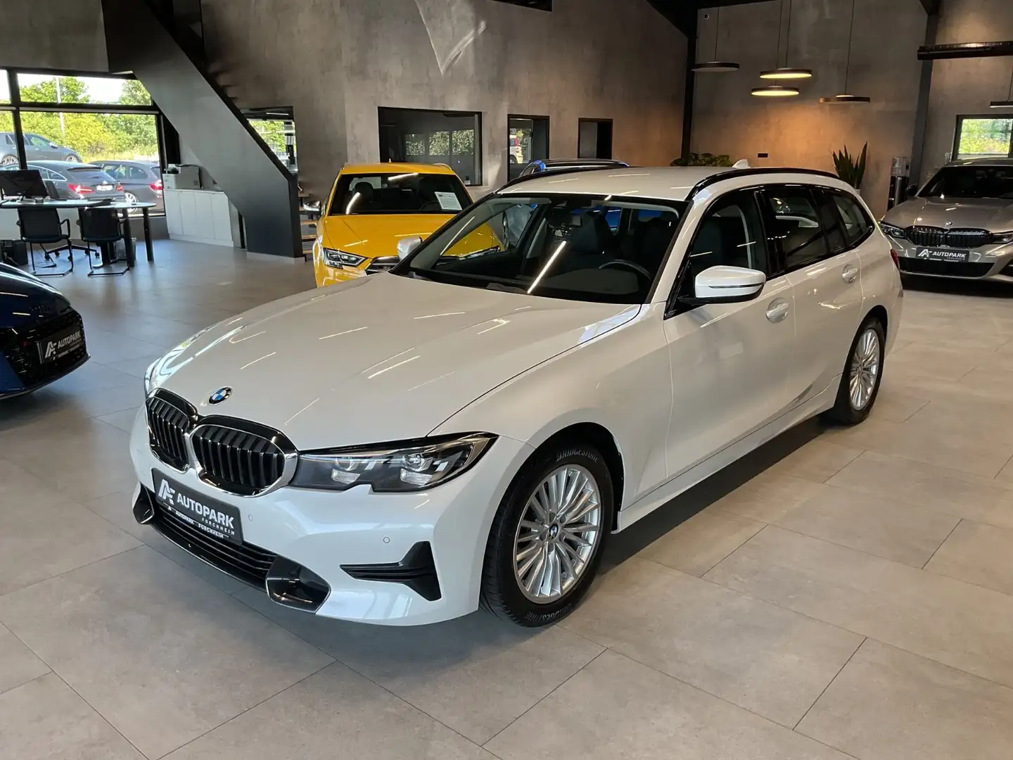 BMW 320 d Touring Sport Line AHK LED Live Cockpit Blanc - 1