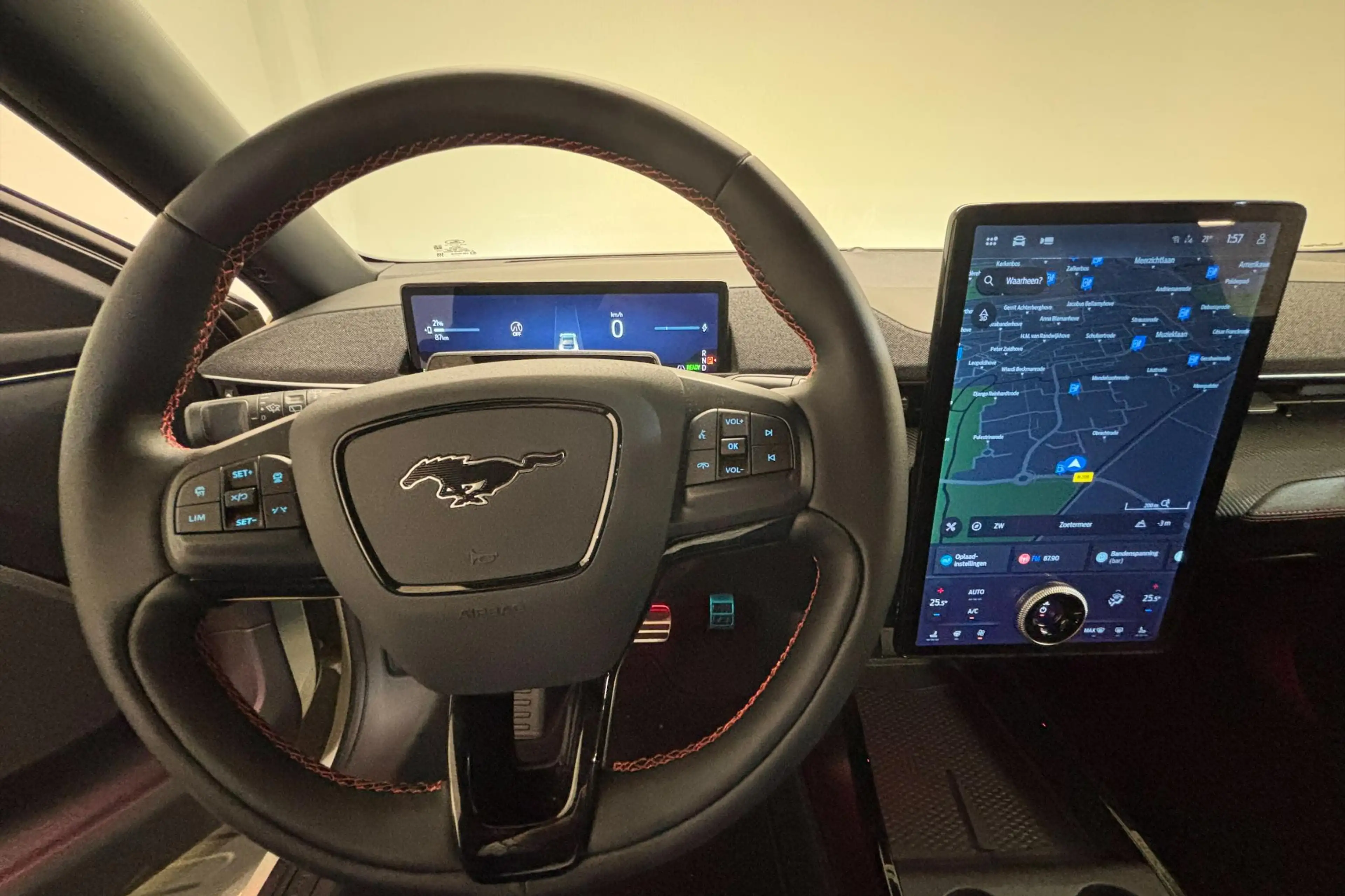 Ford Mustang Mach-E Extended Premium RWD 88 kWh Nieuw direct beschikba — photo 3