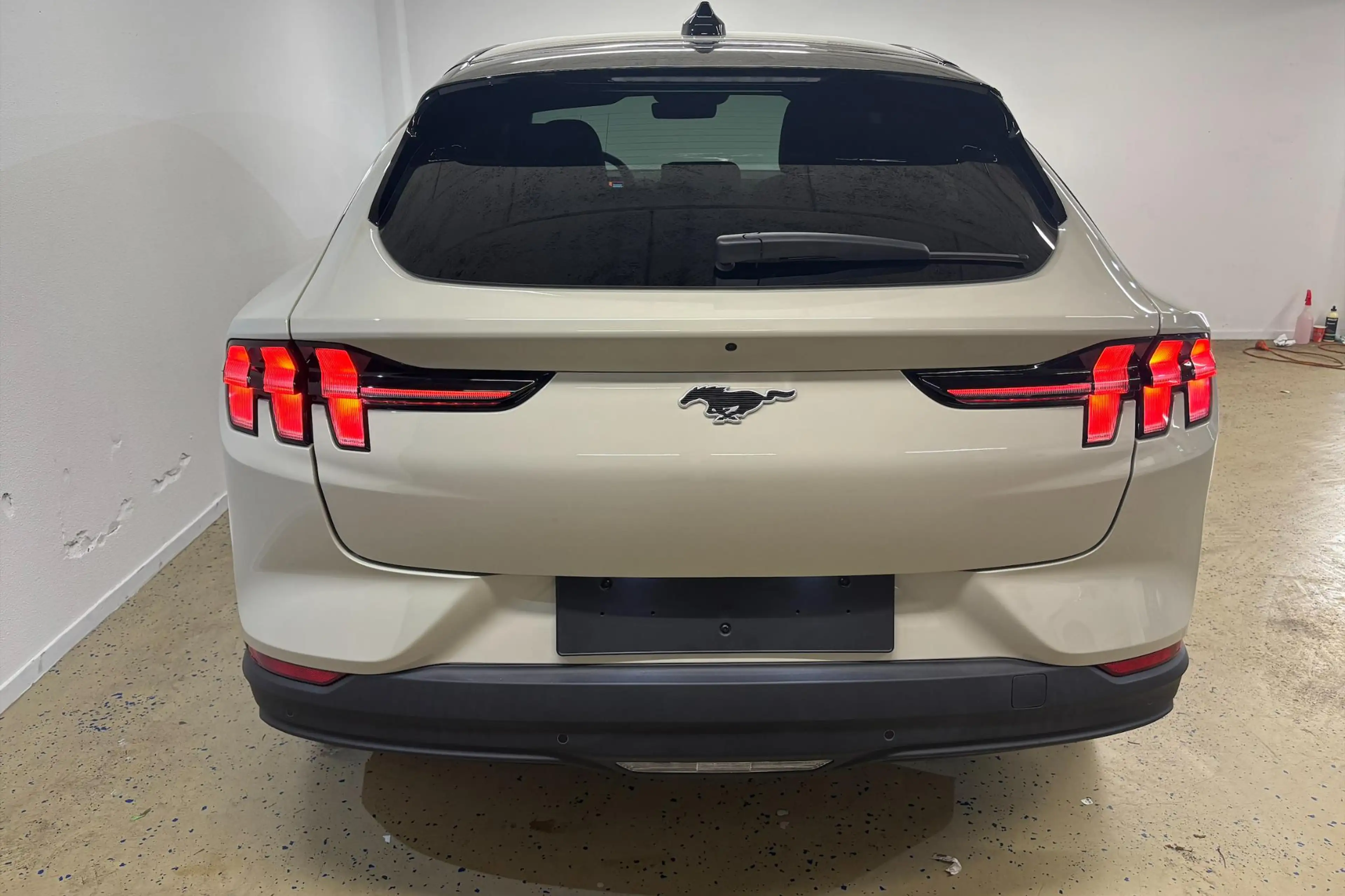 Ford Mustang Mach-E Extended Premium RWD 88 kWh Nieuw direct beschikba — photo 8