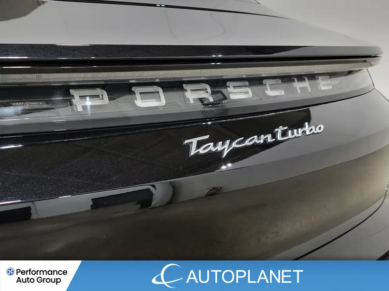 Porsche Taycan снимка Porsche Taycan