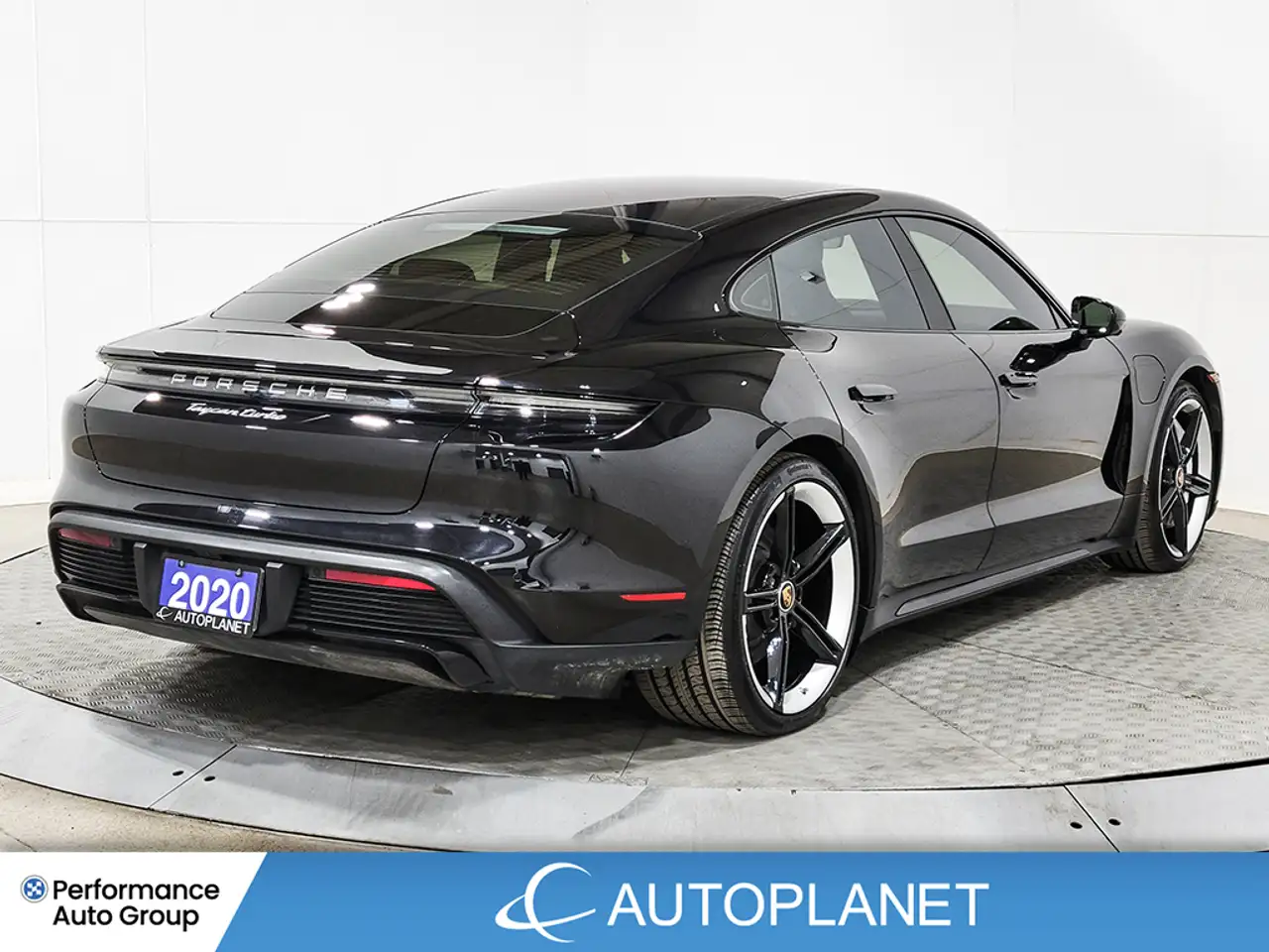 Porsche Taycan снимка Porsche Taycan