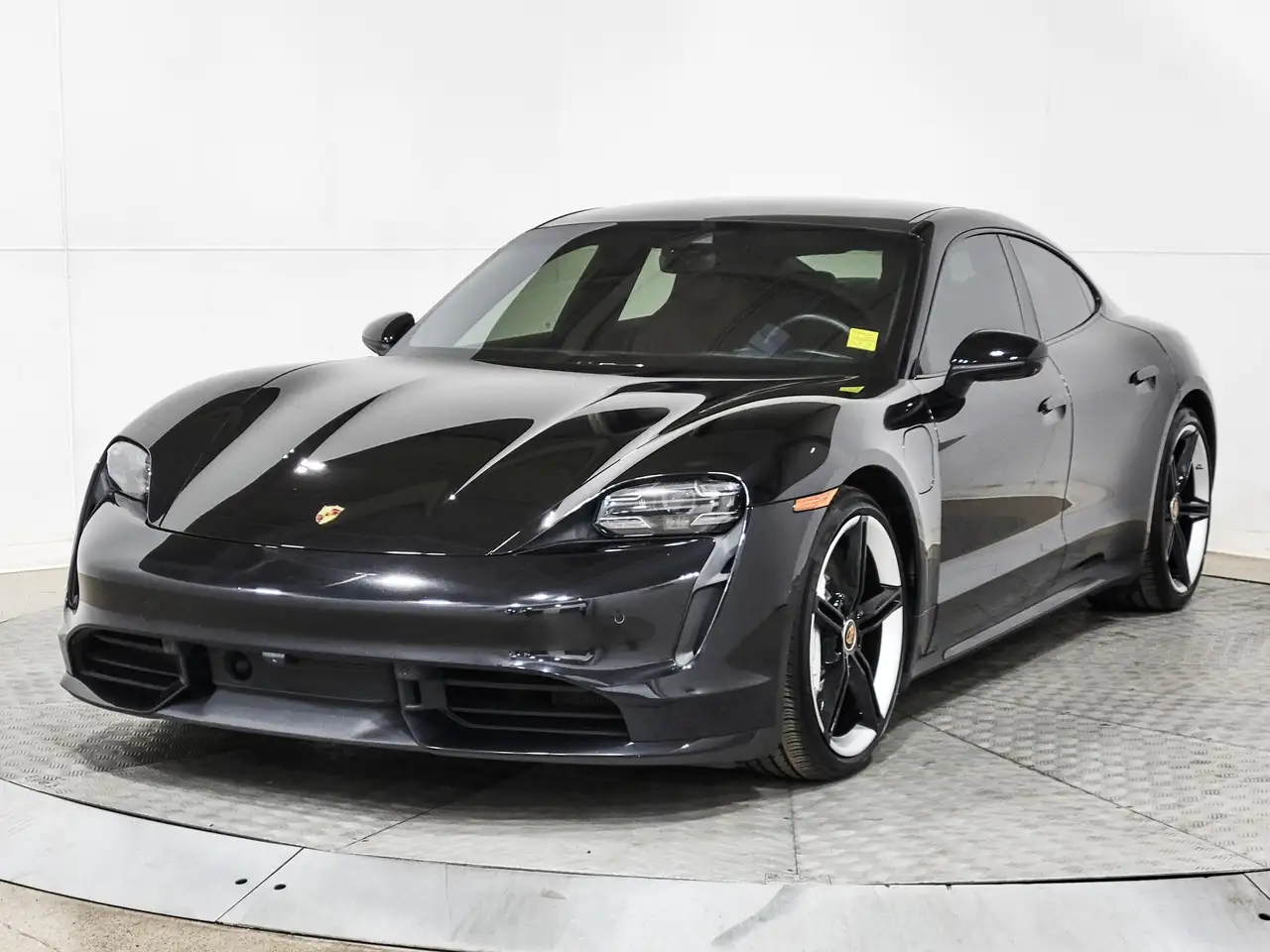 Porsche Taycan снимка Porsche Taycan