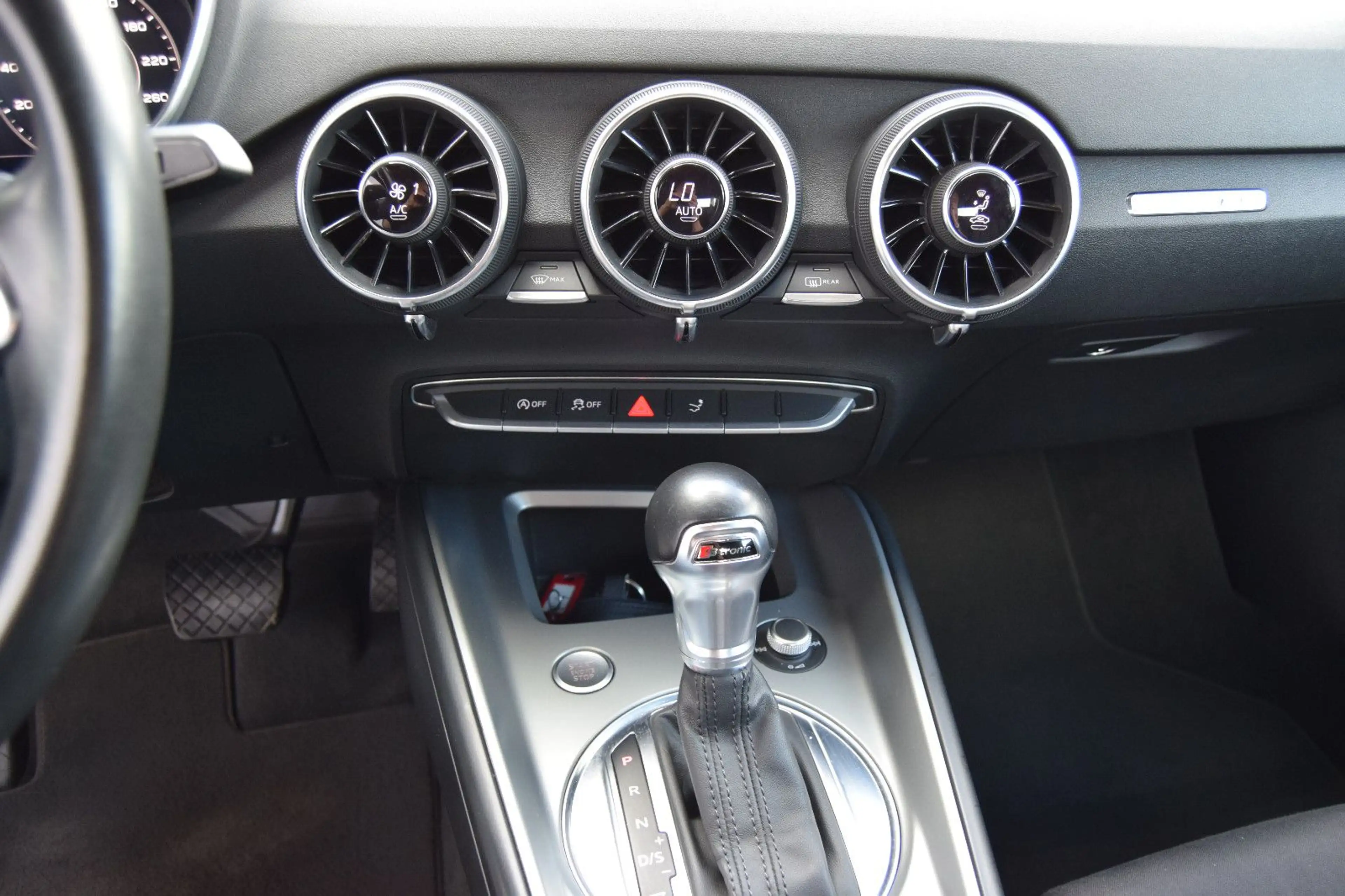 Audi TT Roadster 1.8 TFSI S tronic — photo 12
