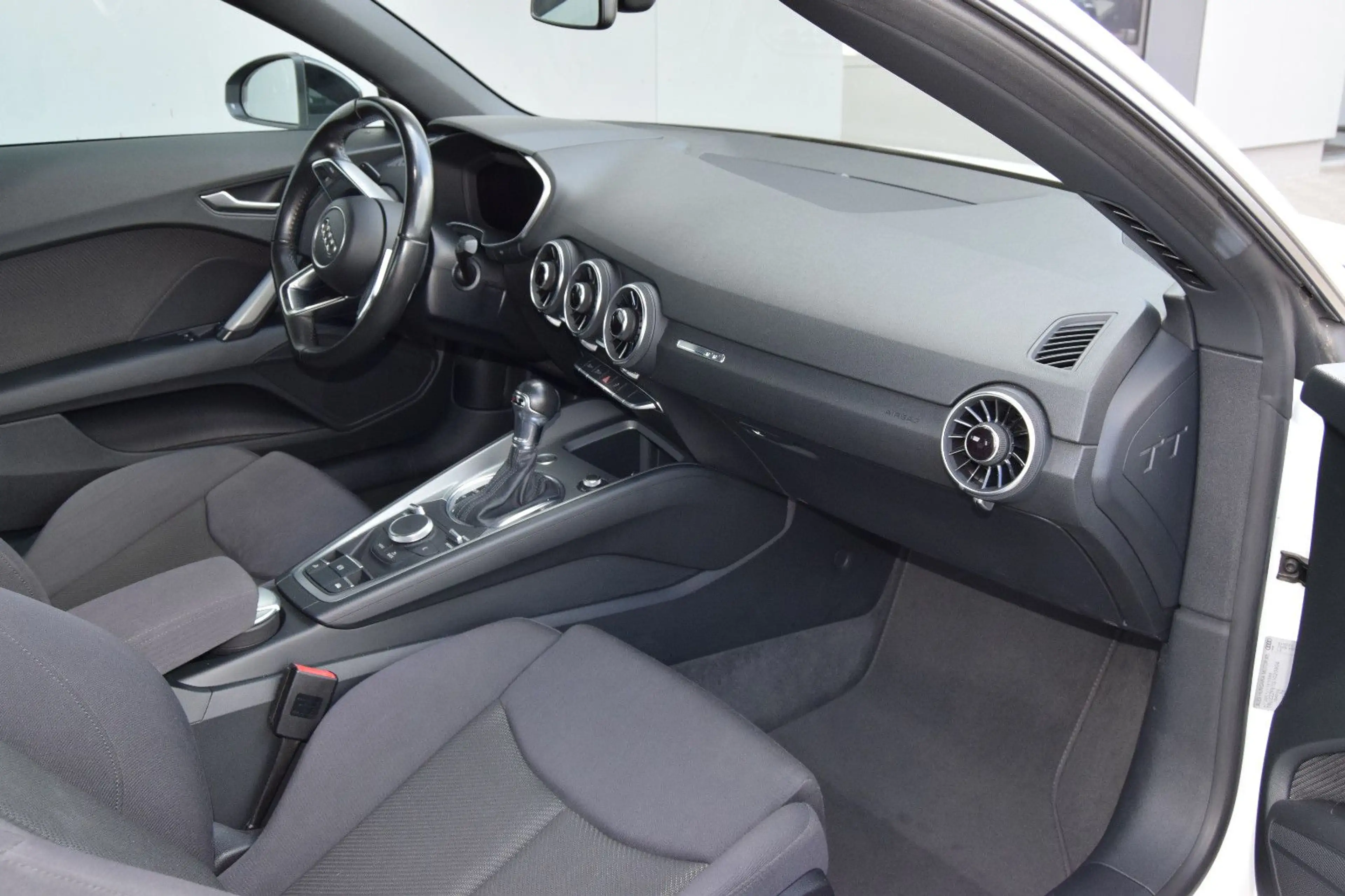 Audi TT Roadster 1.8 TFSI S tronic — photo 14